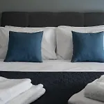 Porta Apt. - 2 Bedroom Penthouse + Free Parking!