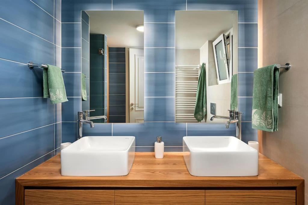 Porta Apt. - 2 Bedroom Penthouse + Free Parking! Iraklio